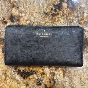 Kate Spade Darcy Large Slim Bifold Wallet 
Black